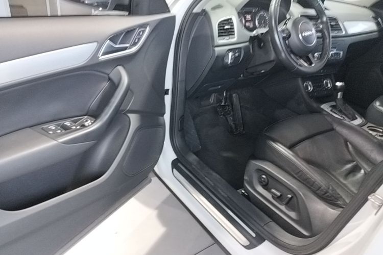 Audi Q3 2015 #16 Audi Q3 2015 car image #16