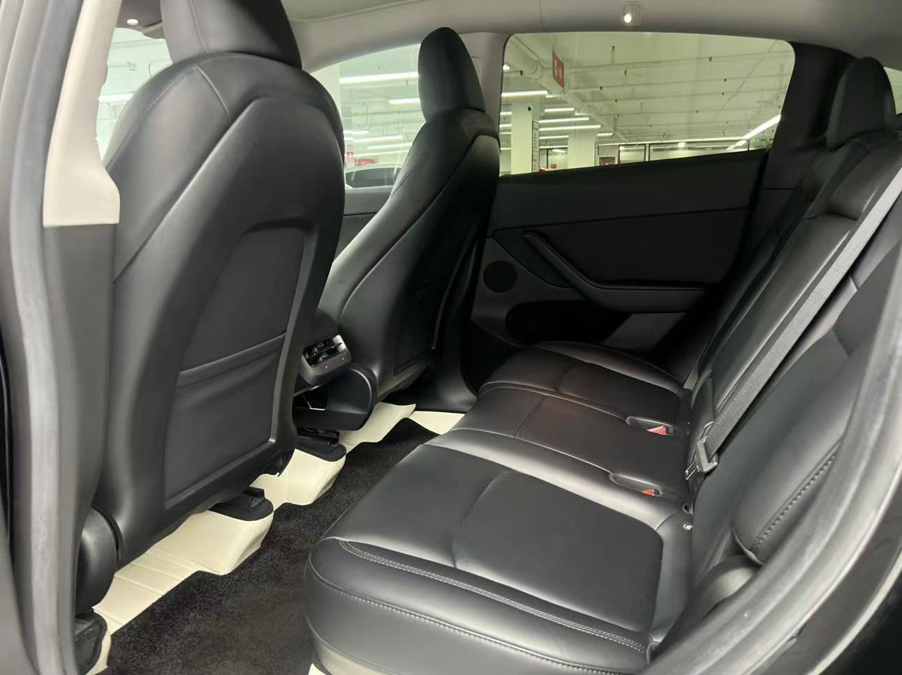 Tesla Model Y 2022 #4 Tesla Model Y 2022 car image #4