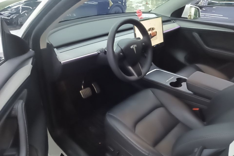 Tesla Model Y 2024 #16 Tesla Model Y 2024 car image #16