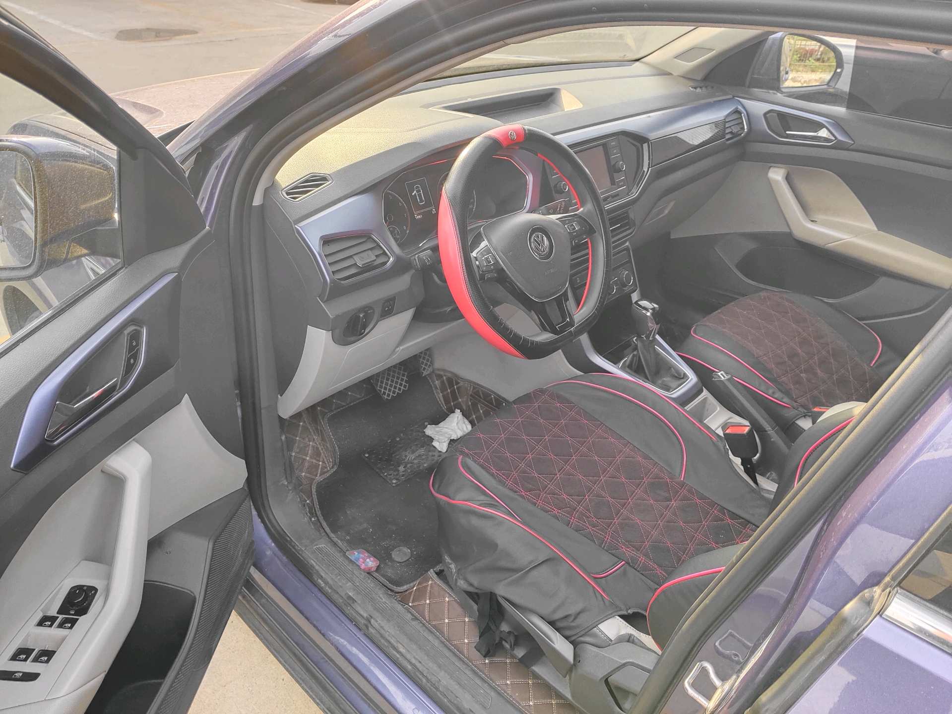 Volkswagen T-Cross 2019 car image #3