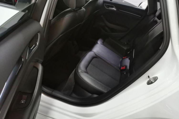 Audi A3 2018 car image #17