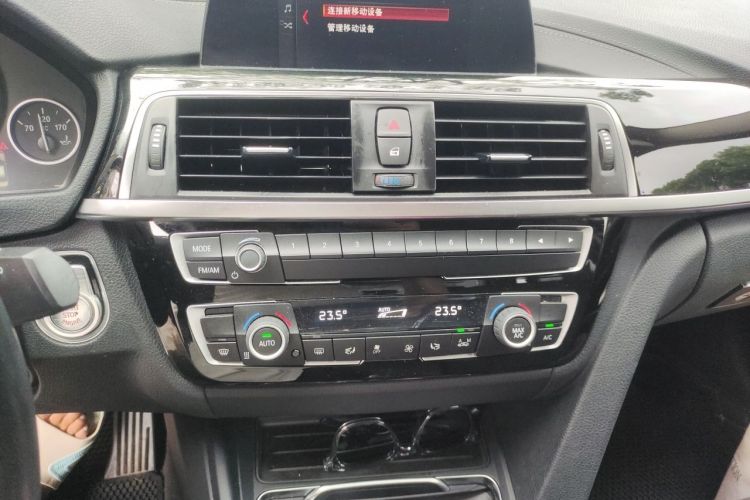 BMW 3 Series 2018 car image #13