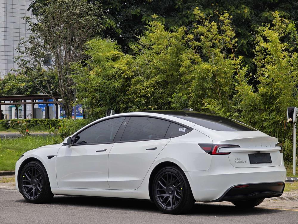 Tesla Model 3 2025 car image #5