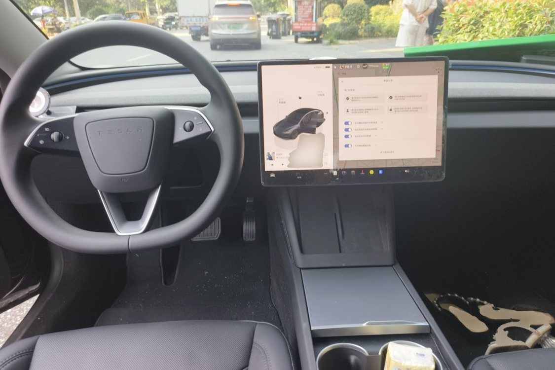 Tesla Model 3 2025 car image #23