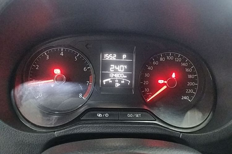 Volkswagen Polo 2016 car image #12