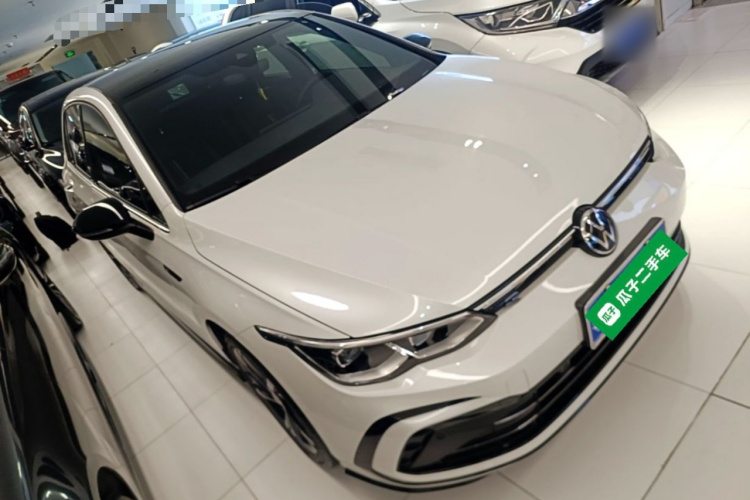 Volkswagen Golf 2022 car image #4