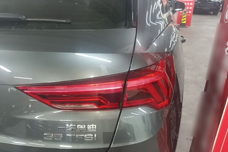 Audi Q3 2020 car image #8