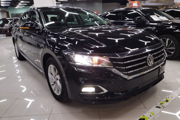 Volkswagen Passat 2024 car image #4