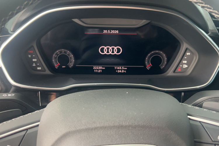 Audi Q3 2024 car image #9