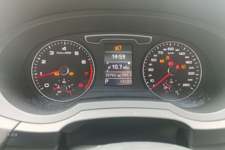 Audi Q3 2019 car image #13
