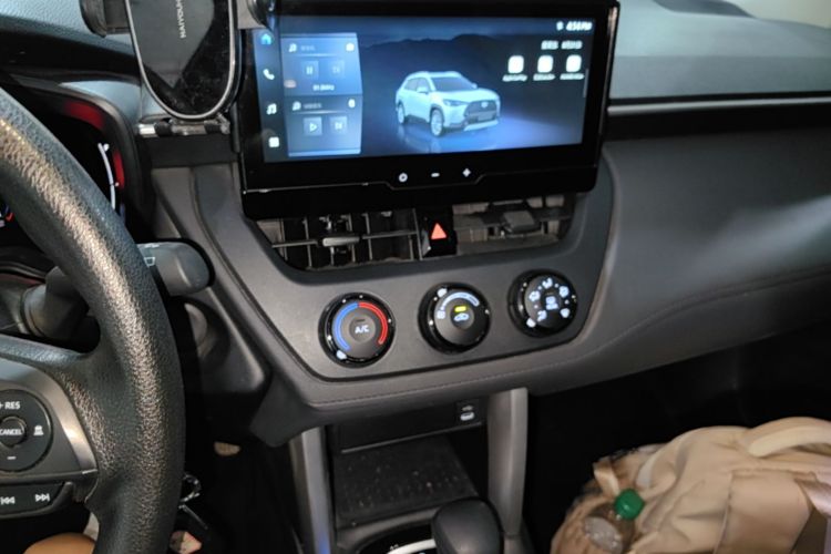 Toyota Corolla Cross 2024 صورة سيارة #13
