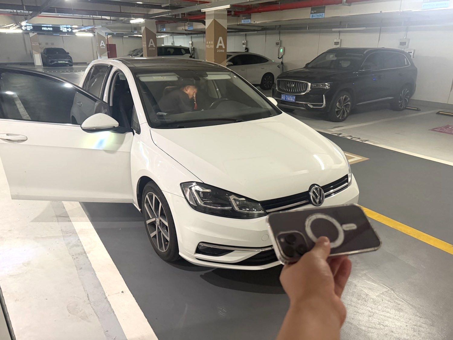 Volkswagen Golf 2020 car image #3