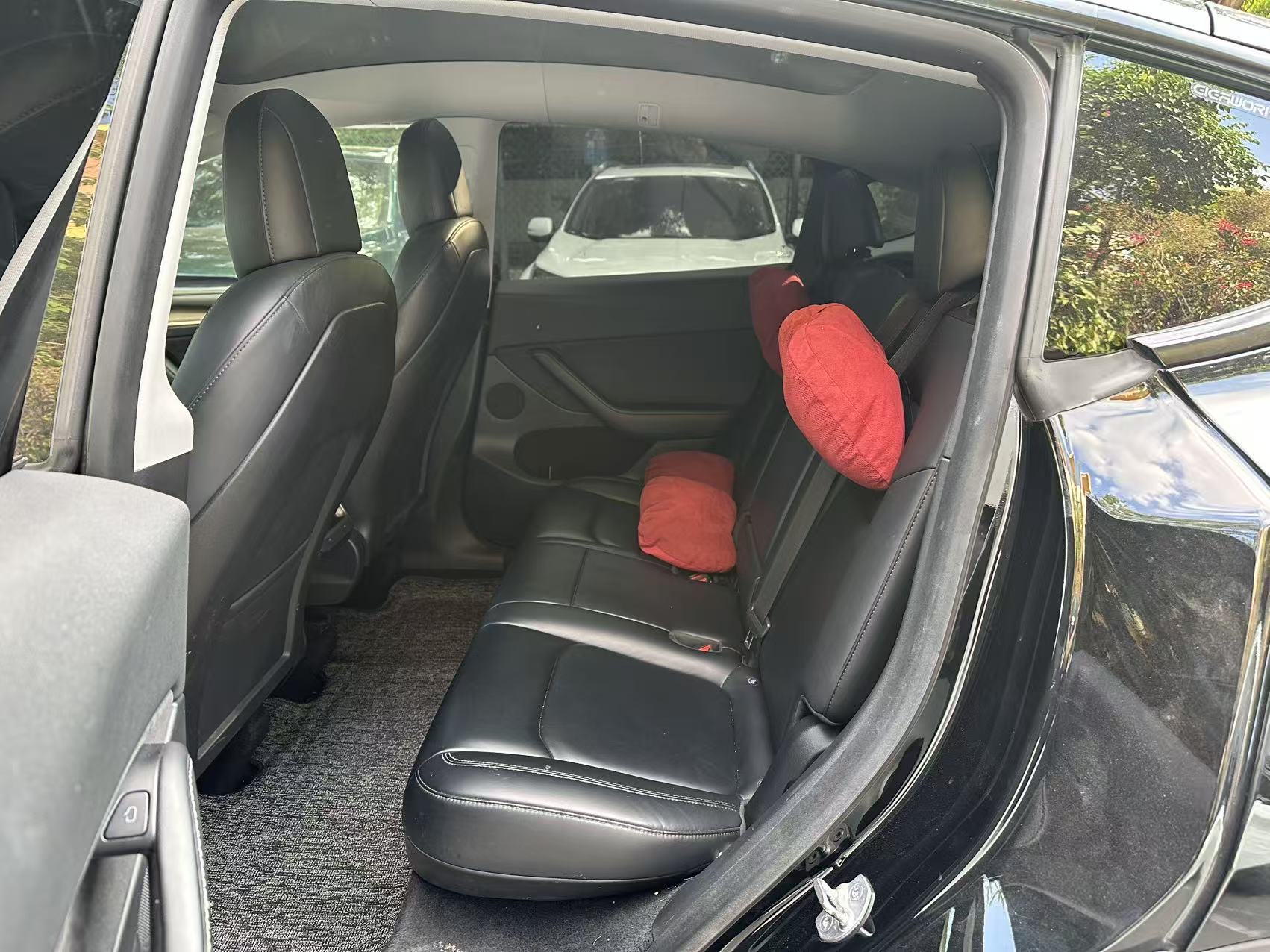 Tesla Model Y 2021 car image #5