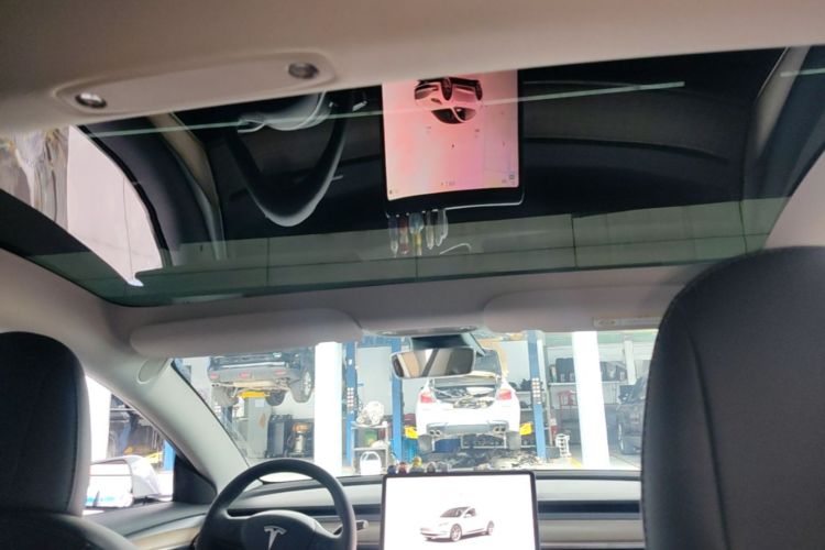 Tesla Model 3 2023 car image #18