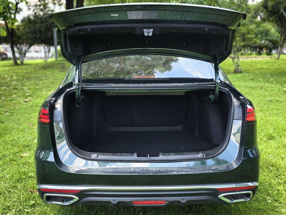 GEELY Emgrand 2025 car image #16