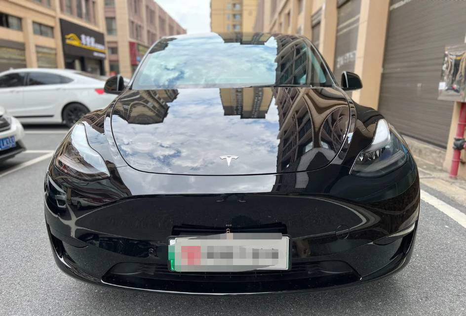 Tesla Model Y 2022 car image #2