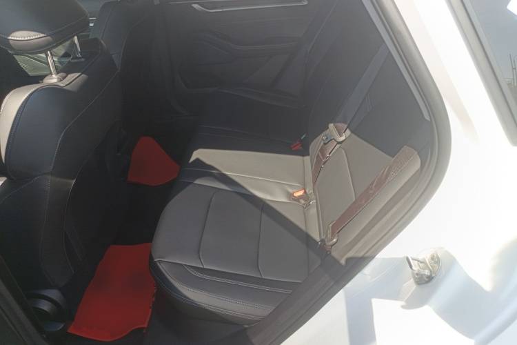 2025 #17 2025 immagine di auto #17
