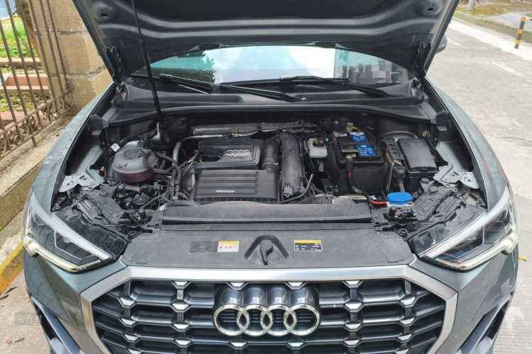 Audi Q3 2021 car image #22