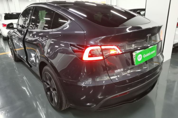 Tesla Model Y 2024 car image #5