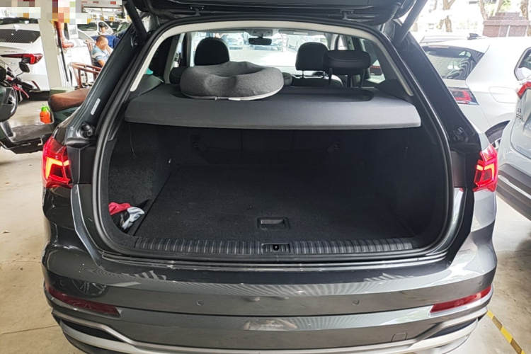 Audi Q3 2020 car image #19