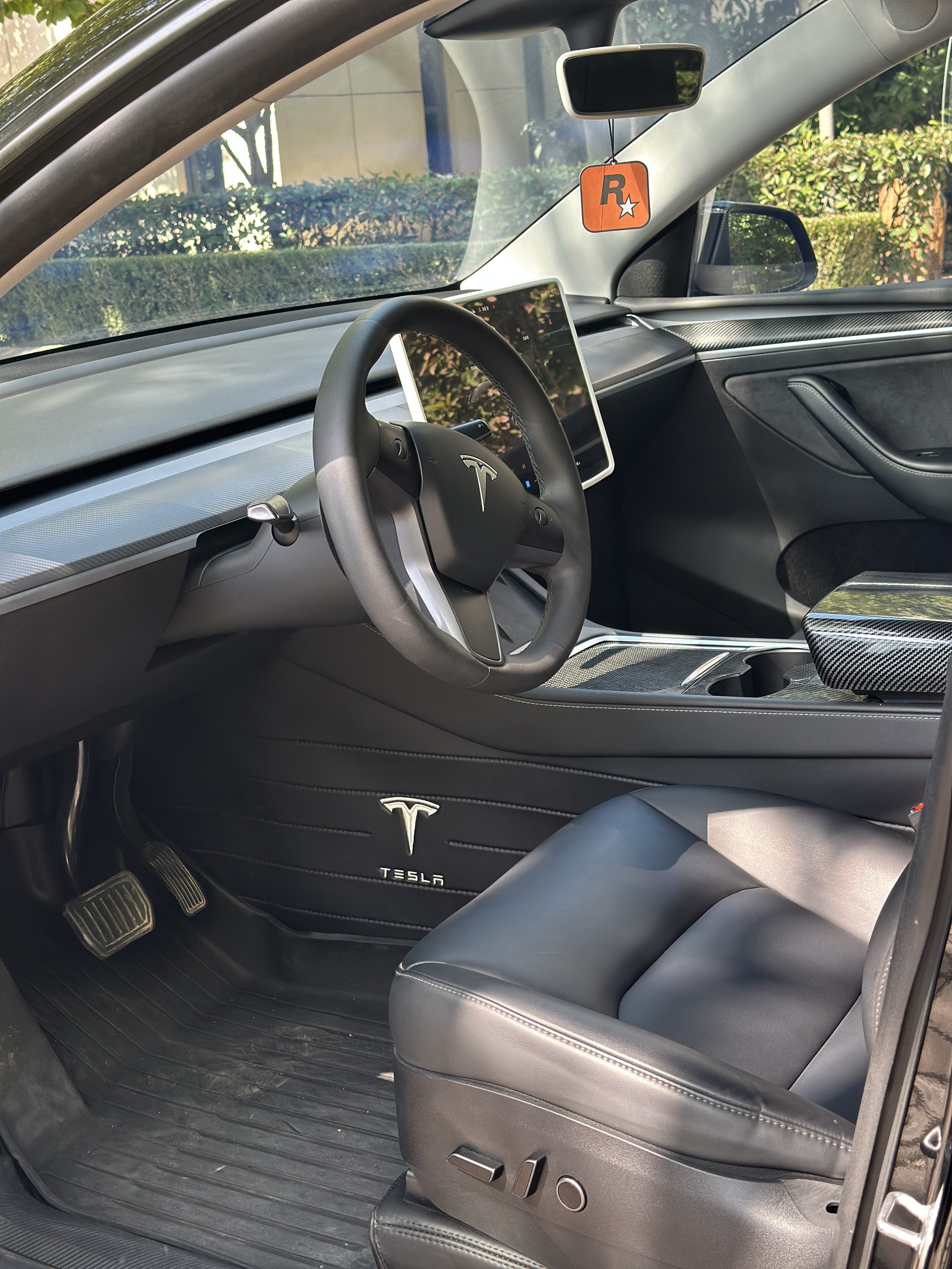 Tesla Model Y 2023 #8 Tesla Model Y 2023 car image #8