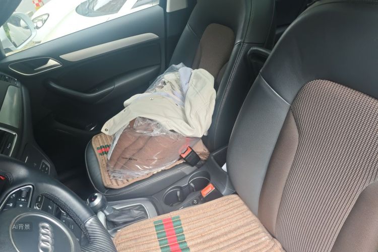 Audi Q3 2019 car image #17
