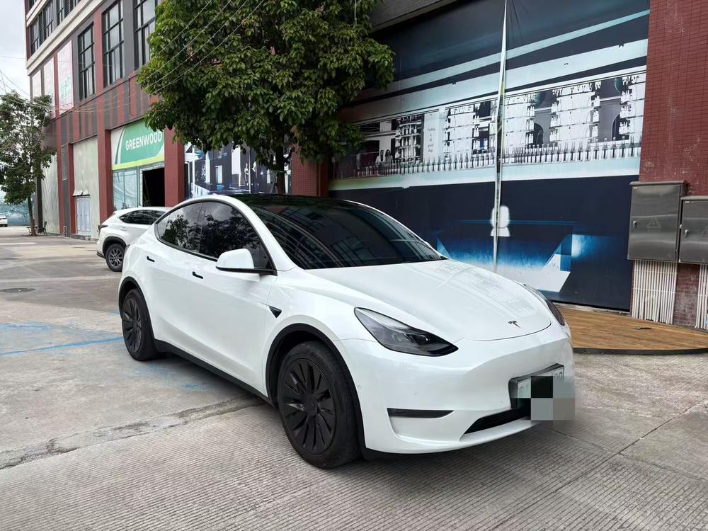 Tesla Model Y 2023 car image #3