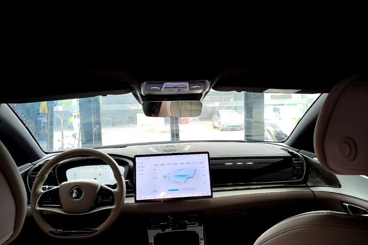 BYD Han 2024 car image #18