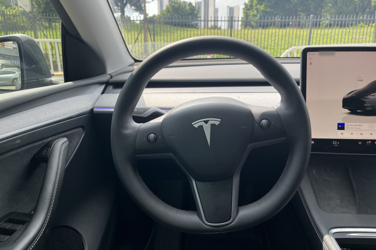 Tesla Model Y 2024 #11 Tesla Model Y 2024 car image #11