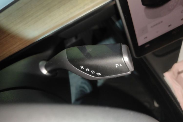 Tesla Model Y 2022 car image #14