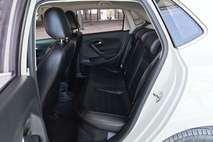 Volkswagen Polo 2014 car image #17