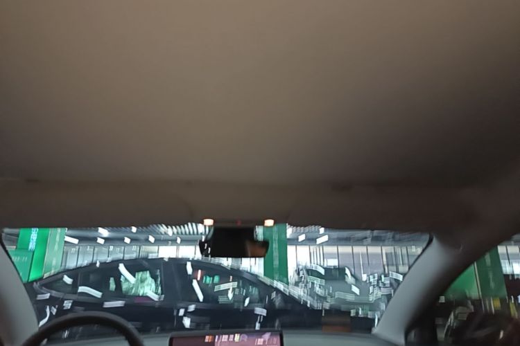 Tesla Model 3 2022 car image #18