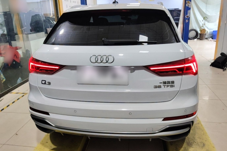 Audi Q3 2023 car image #6