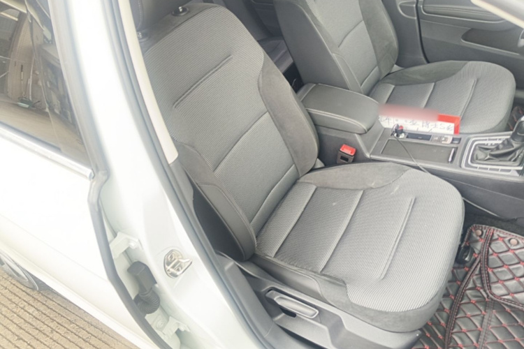 Volkswagen Golf 2020 car image #24