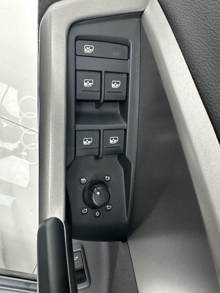 Audi Q3 2022 car image #12
