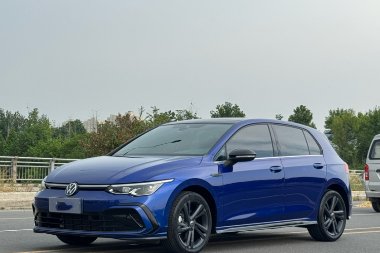 Volkswagen Golf 2021 car image #2