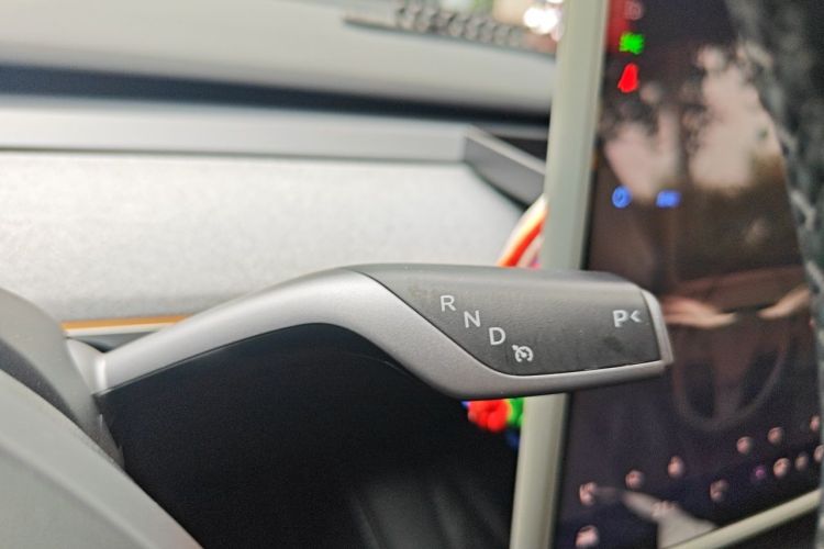 Tesla Model Y 2024 #14 Tesla Model Y 2024 car image #14