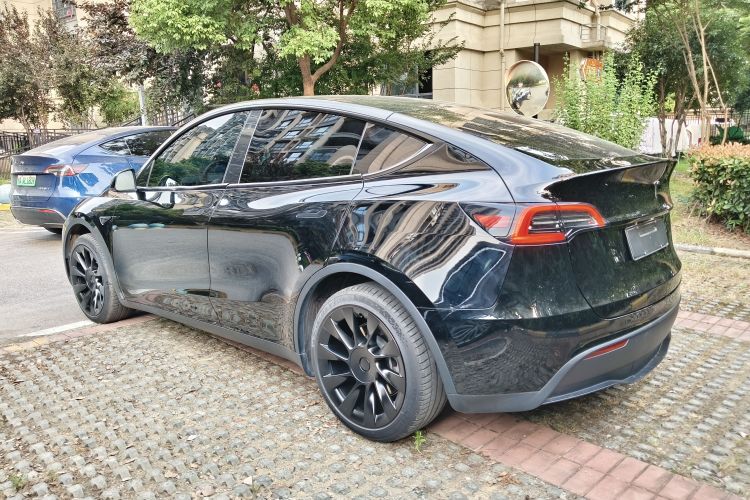 Tesla Model Y 2023 #5 Tesla Model Y 2023 immagine di auto #5