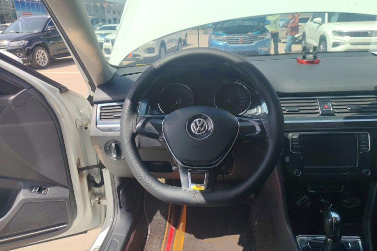 Volkswagen Bora 2017 car image #11