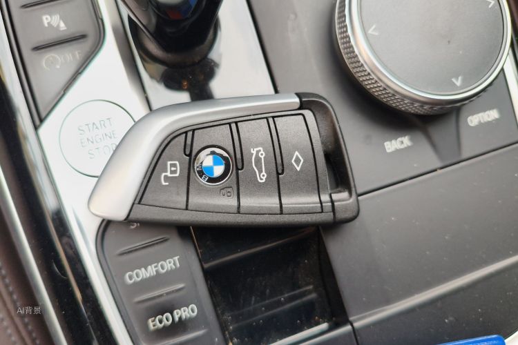 BMW 3 Series 2020 car image #10