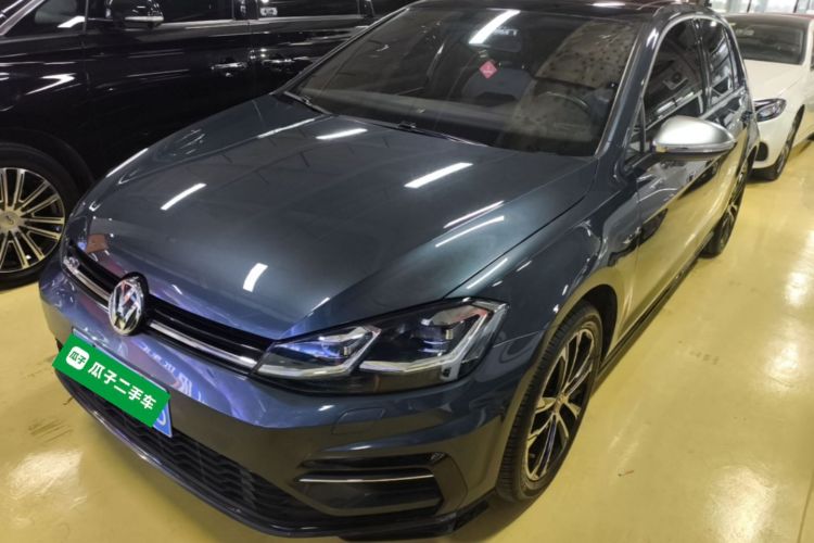Volkswagen Golf 2020 car image #2