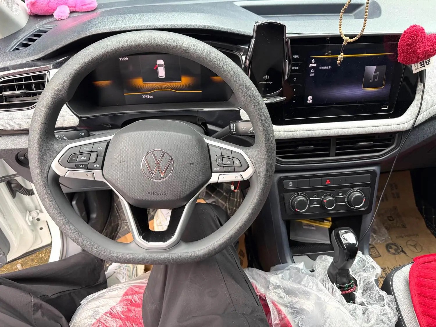Volkswagen Tharu 2025 car image #4