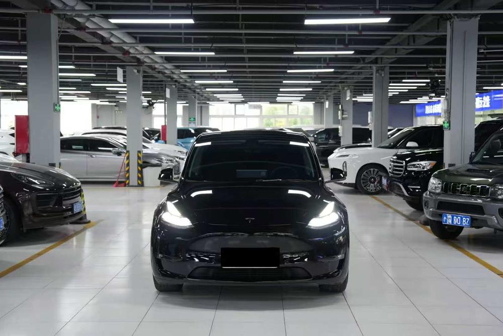 Tesla Model Y 2023 #2 Tesla Model Y 2023 car image #2