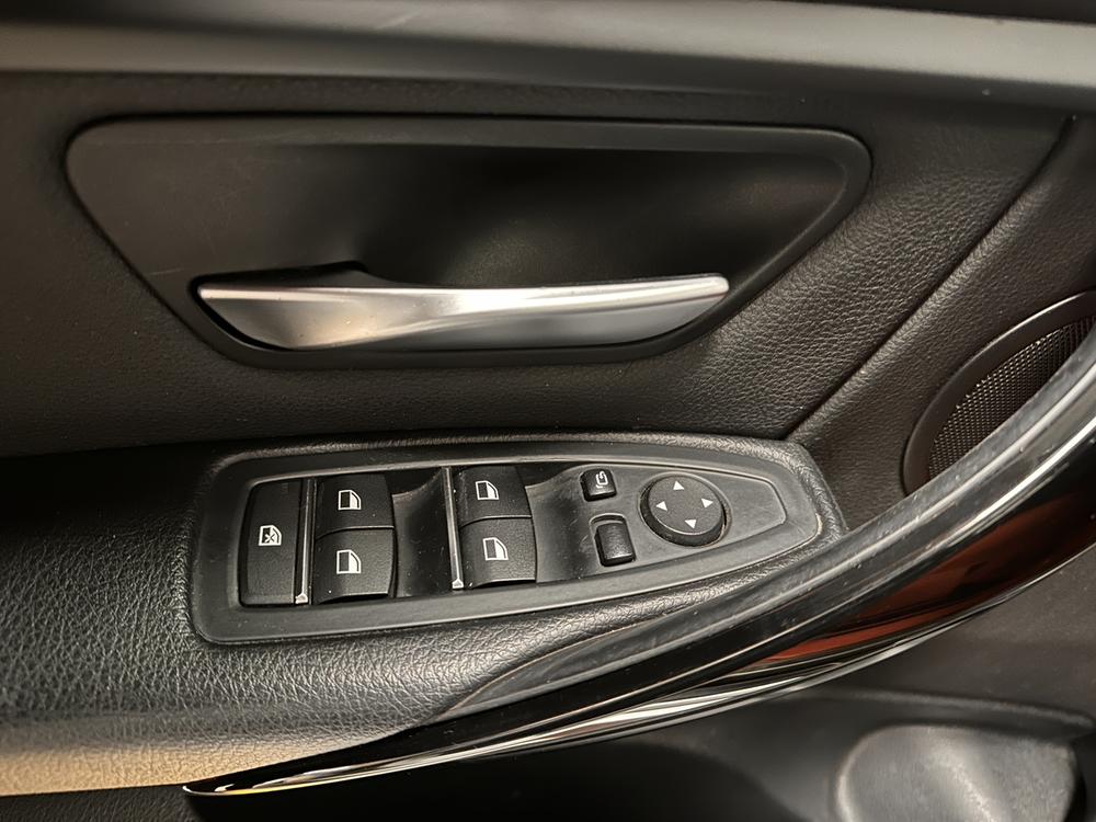 BMW 3 Series 2017 car image #20