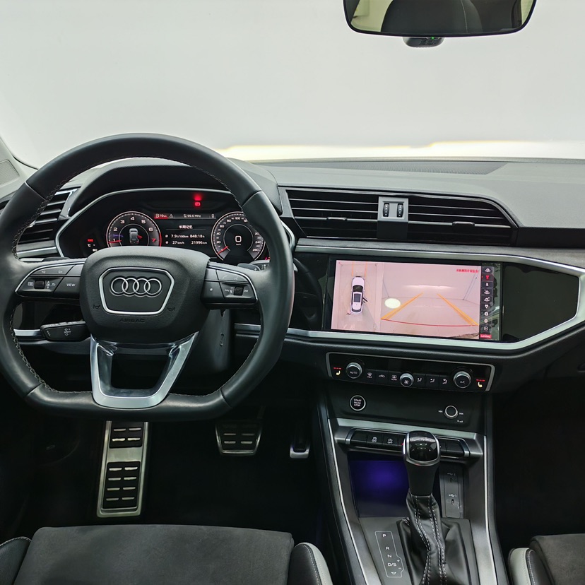 Audi Q3 2023 car image #3