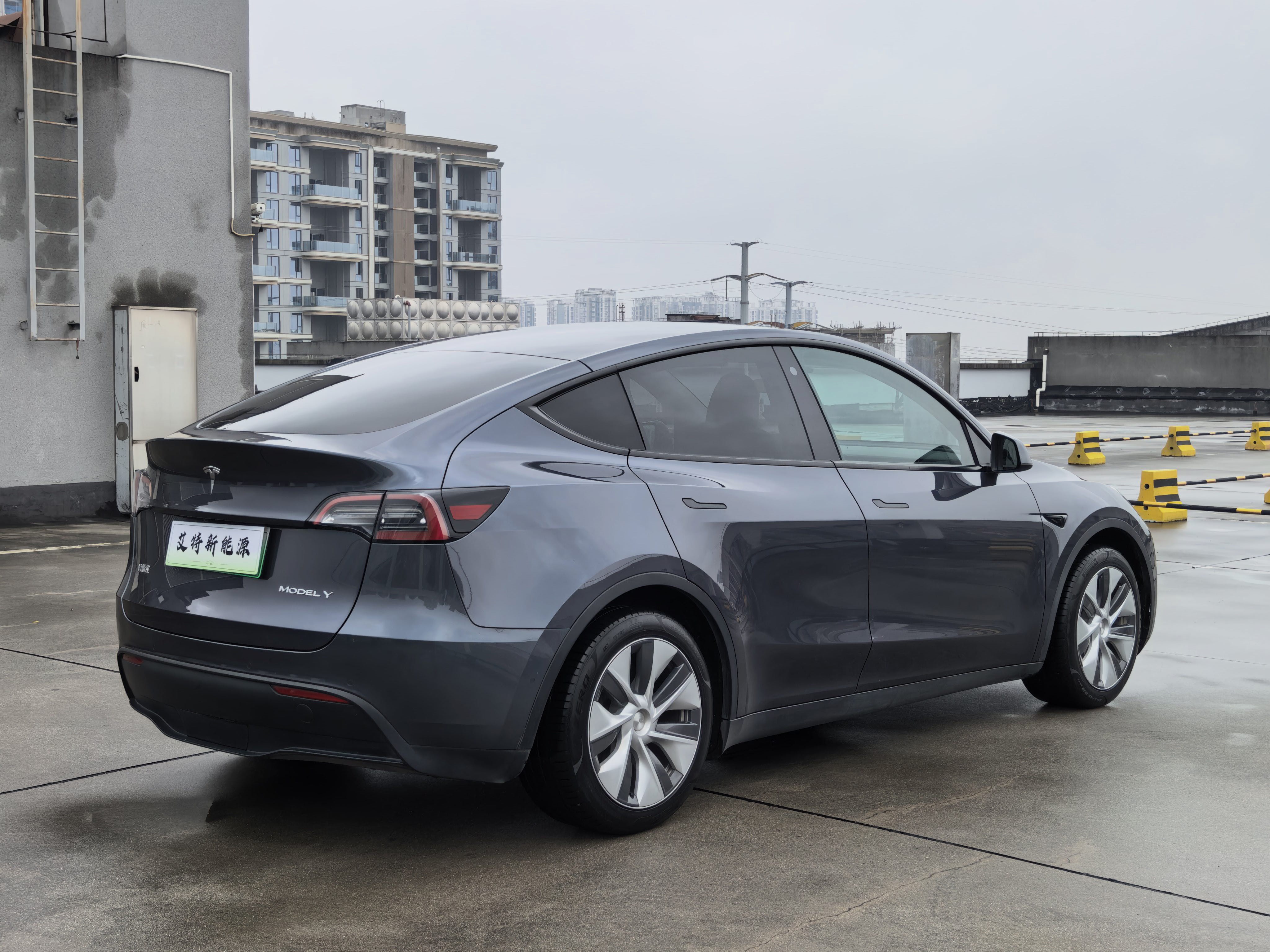Tesla Model Y 2022 car image #6