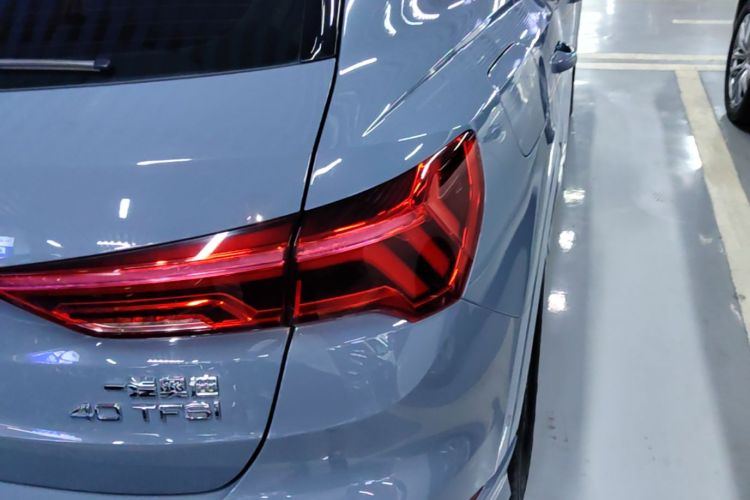 Audi Q3 2022 car image #8