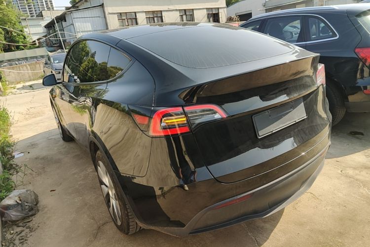 Tesla Model Y 2023 car image #7