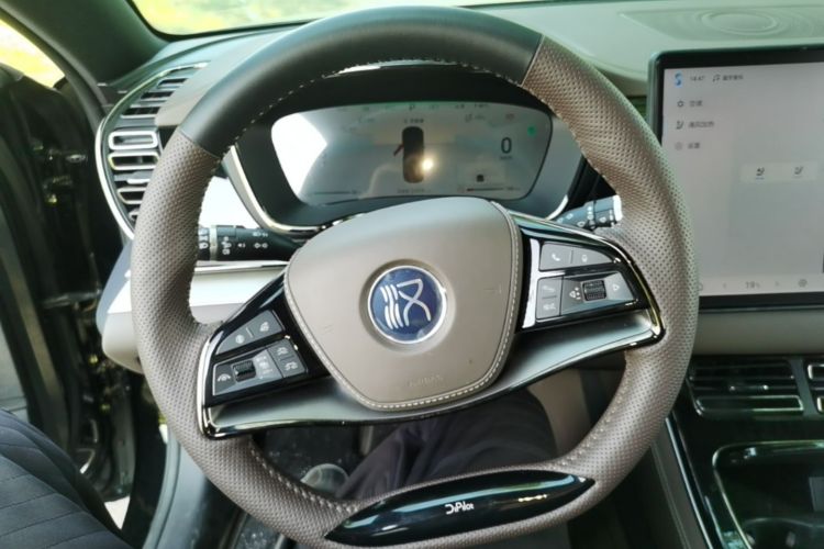 BYD Han 2024 car image #11