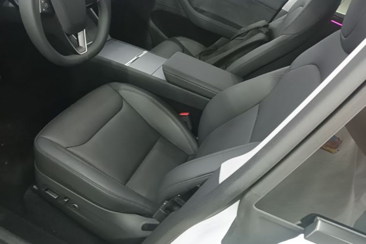 Tesla Model Y 2025 #15 Tesla Model Y 2025 car image #15